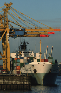Macargo-containers-transporte-marítimo